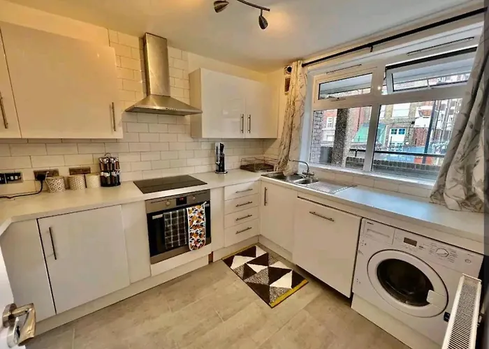 Lovely 2Br Suite In Bow, E3